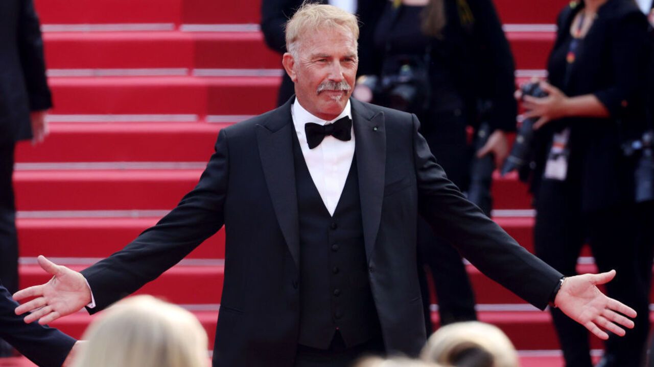 Kevin Costner burst into tears during a 7-minute ovation at the Cannes Film Festival: five of his children came to support the 69-year-old actor