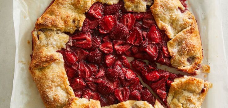 How to make a crispy seasonal galette with juicy strawberries: better than any cake