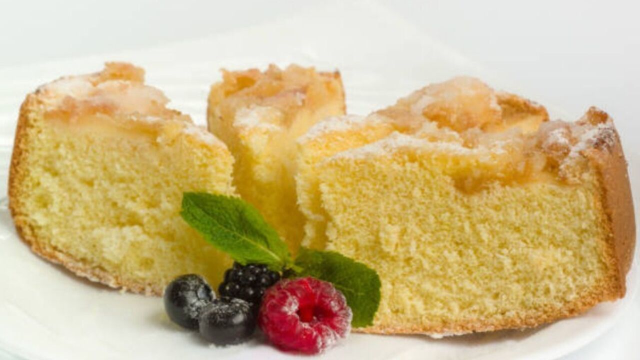 A chiffon sponge cake that never falls: what to add to the dough