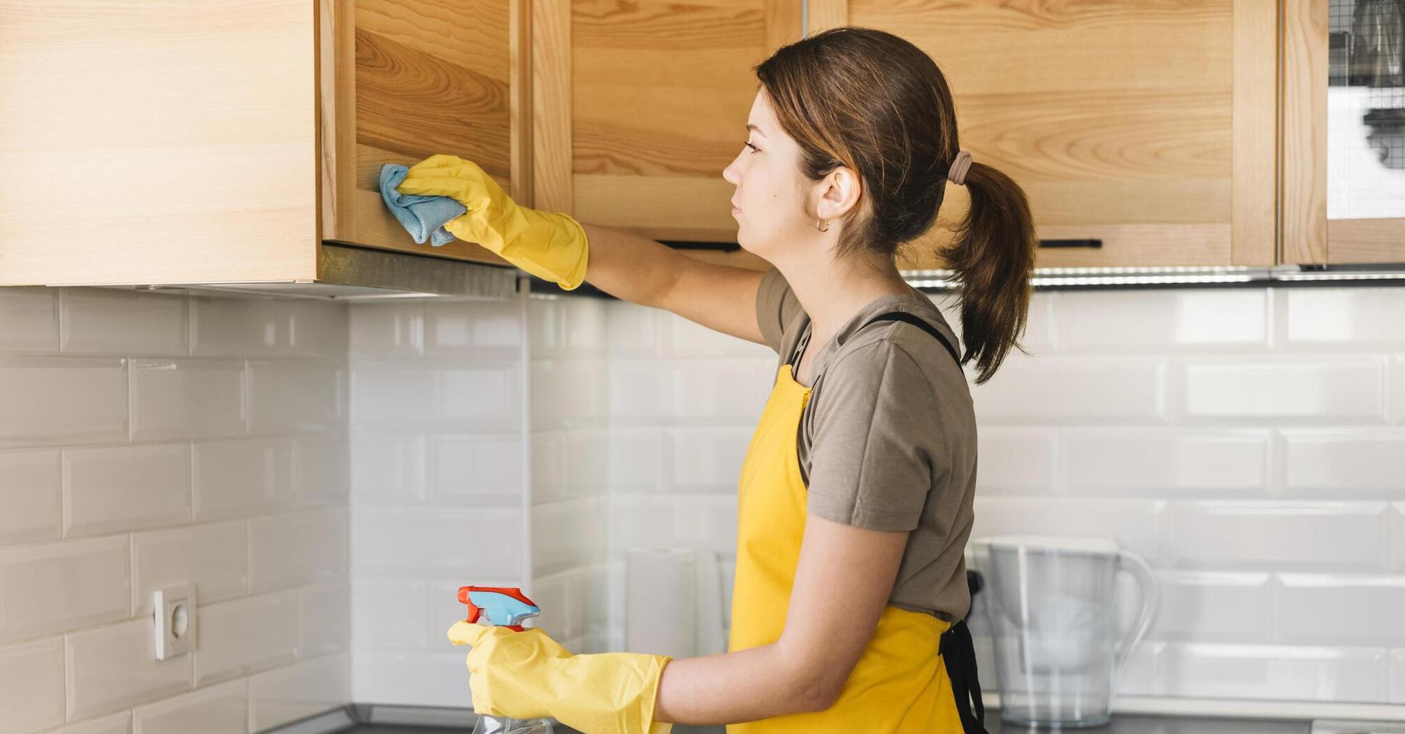 How to clean kitchen cabinets from grease: a recipe for a miracle cure