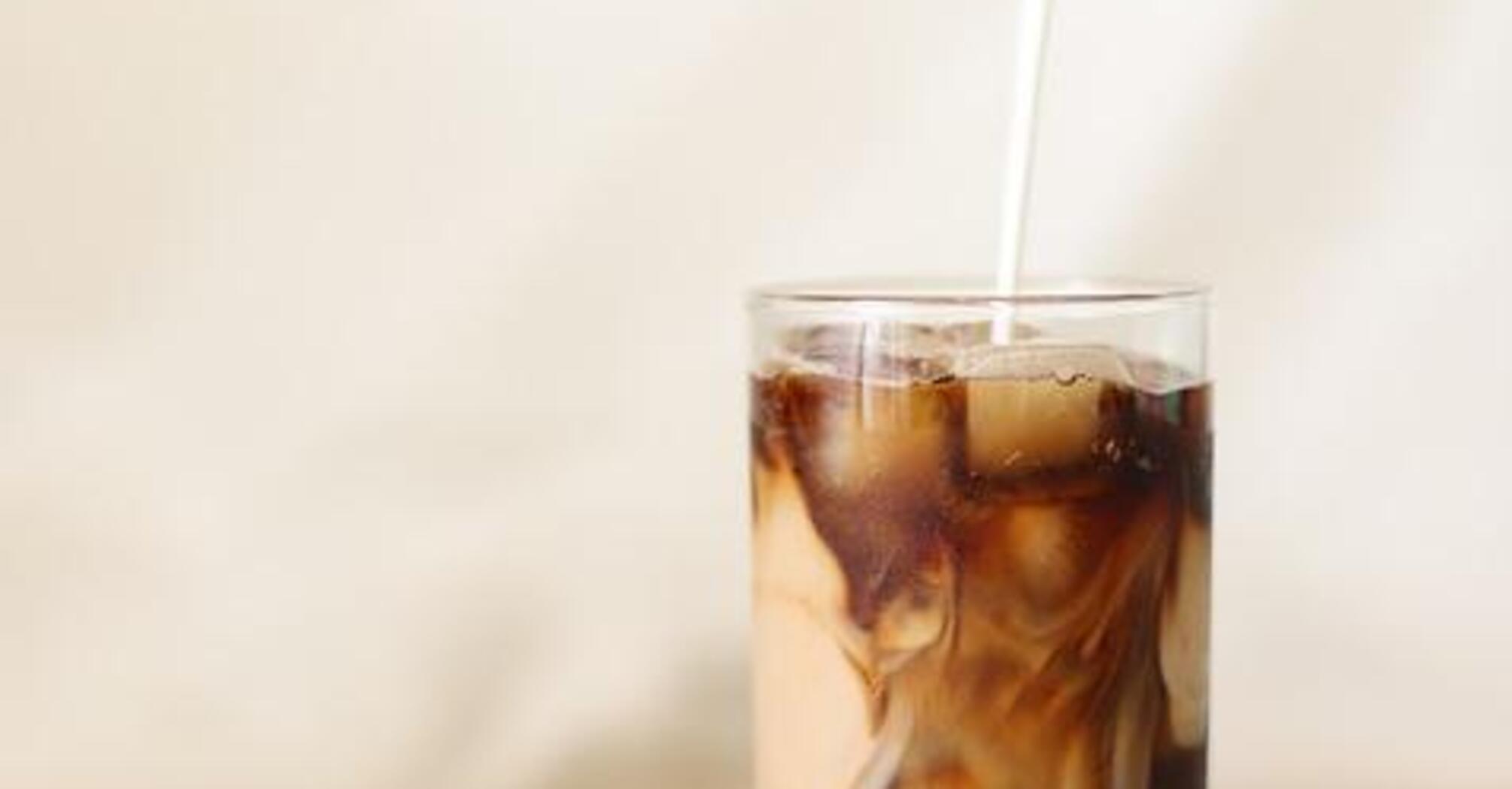 How to make budget iced latte at home: a simple technology