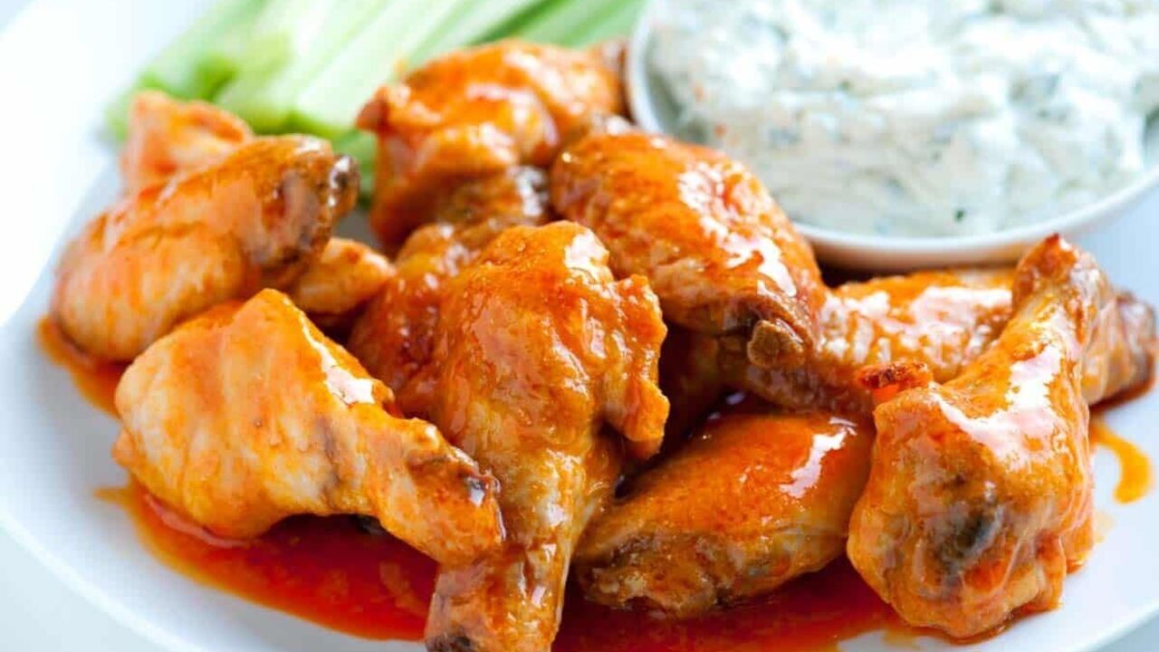How to cook crispy and golden wings in a pan: we share the simplest technology