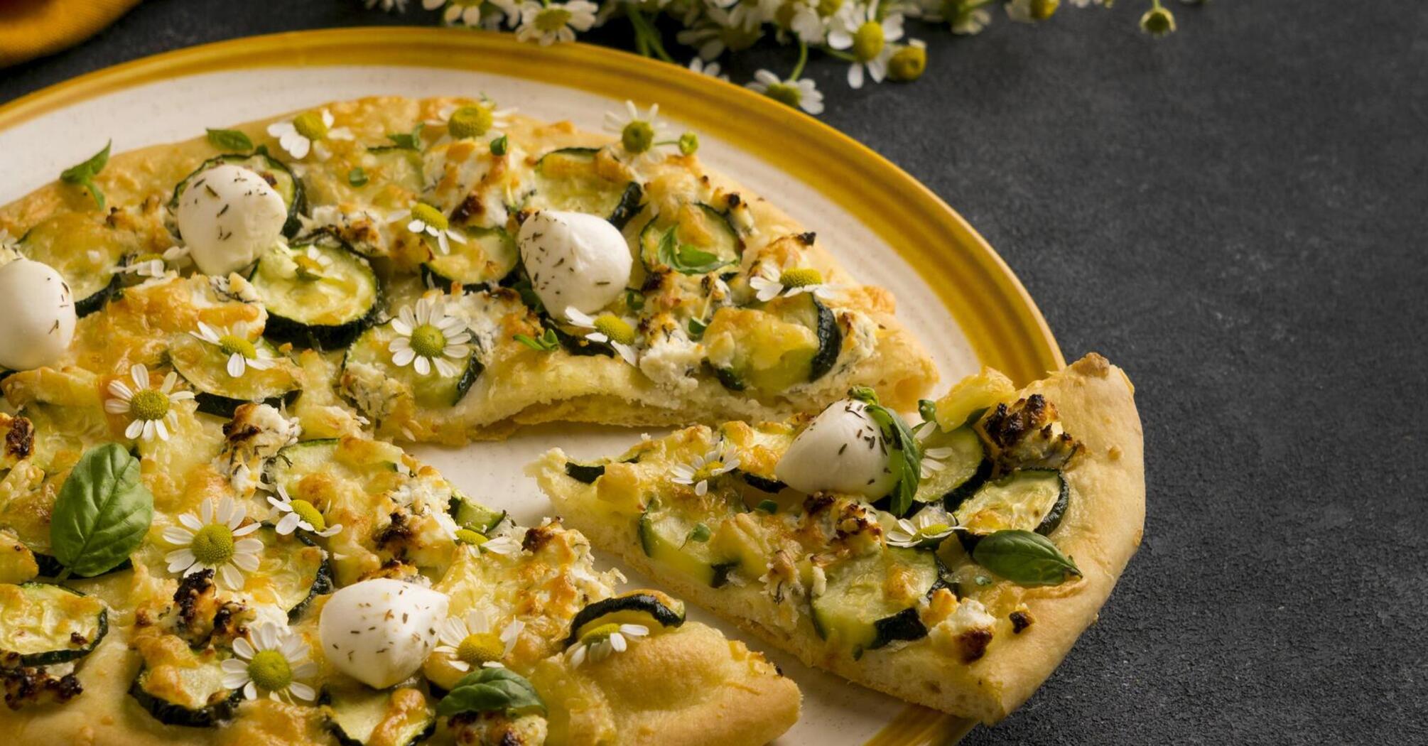 Asparagus, jamon and Stracciatella pie: a gourmet meal in 10 minutes