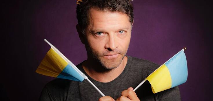 Supernatural star Misha Collins arrived in Kyiv and showed a photo in front of destroyed Russian equipment.