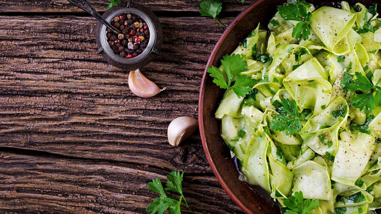 Spring and summer salad with young cabbage: the secret of taste is in the dressing
