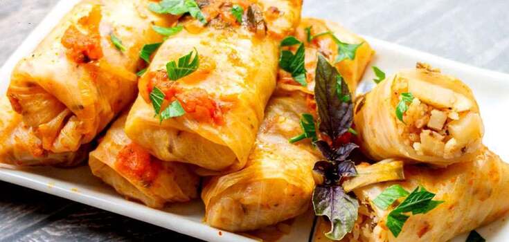 Cabbage rolls in tomato sauce in a new way: a recipe for a hearty dish