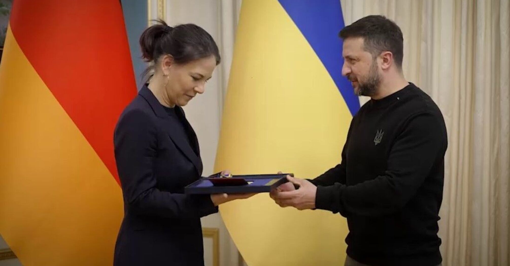 Zelenskyy meets with Baerbock in Kyiv: they talked about air defense and European integration. Photos and videos