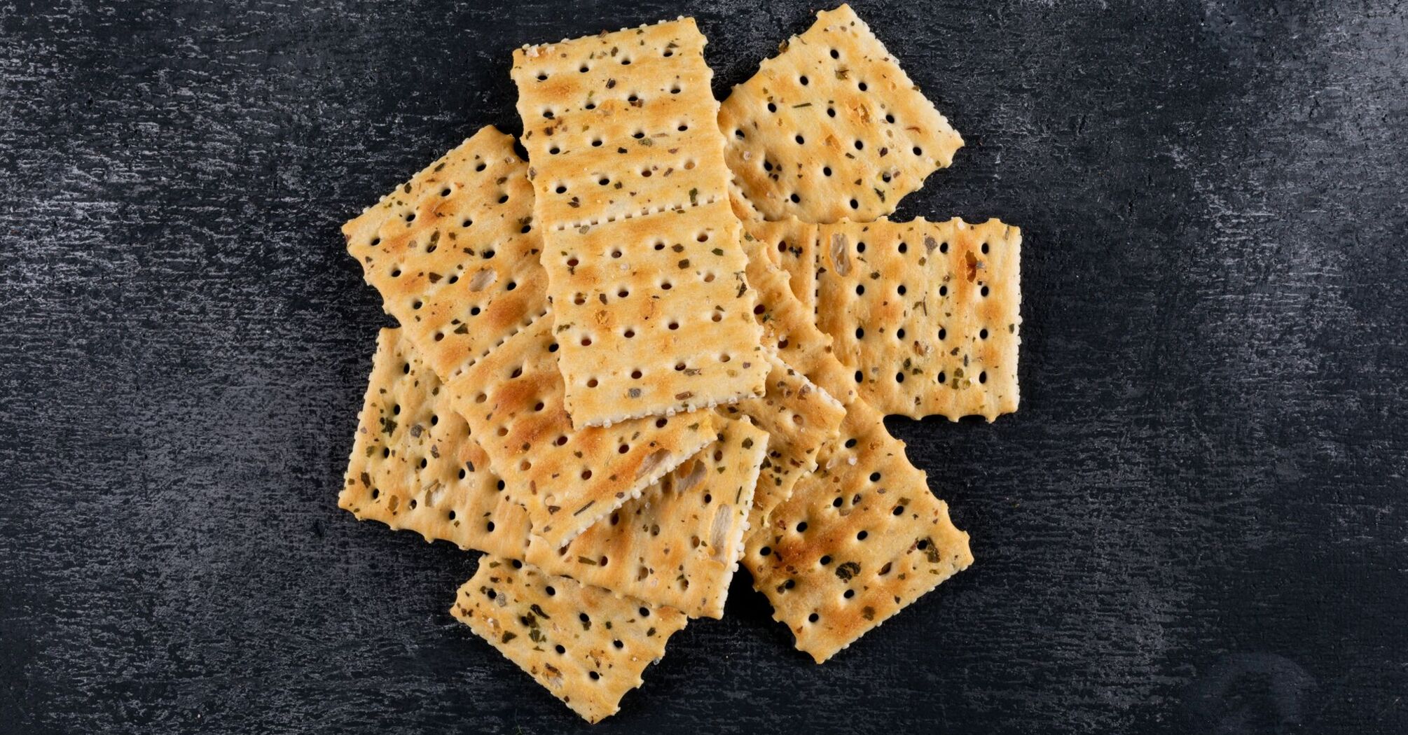 Onion crackers: a great alternative to store-bought snacks