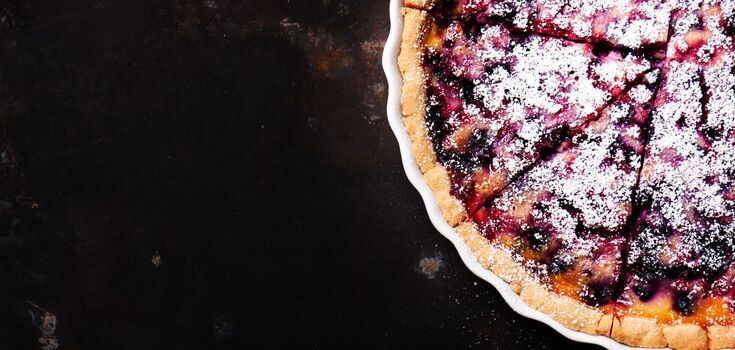 Grated cherry pie: quick, easy and extremely tasty