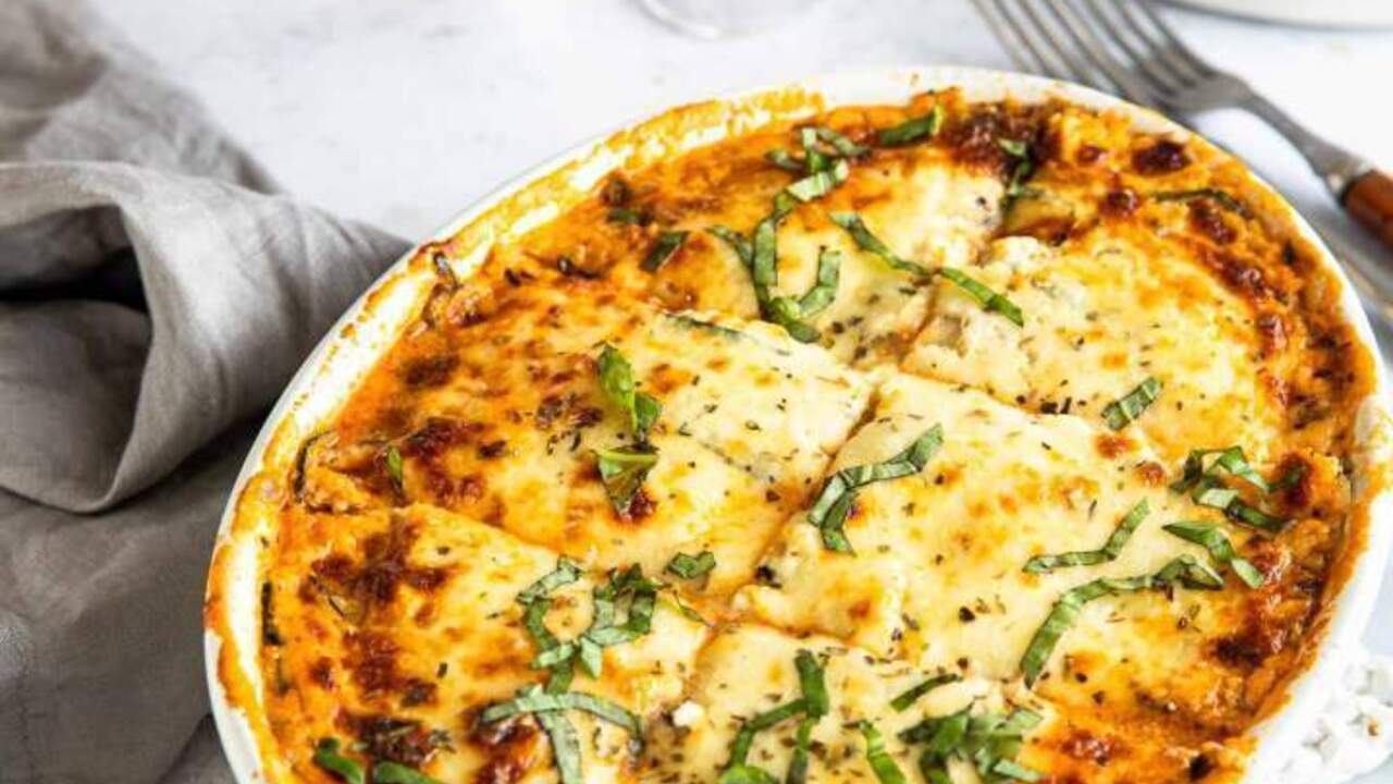 Budget zucchini casserole for a hearty lunch: what to combine the vegetable with
