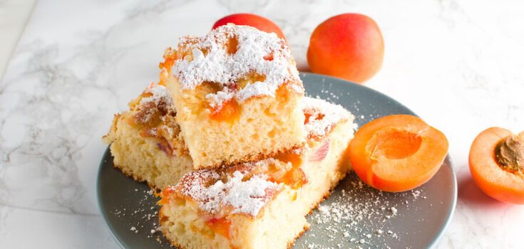 Delicious sponge cake with apricots: always comes out fluffy