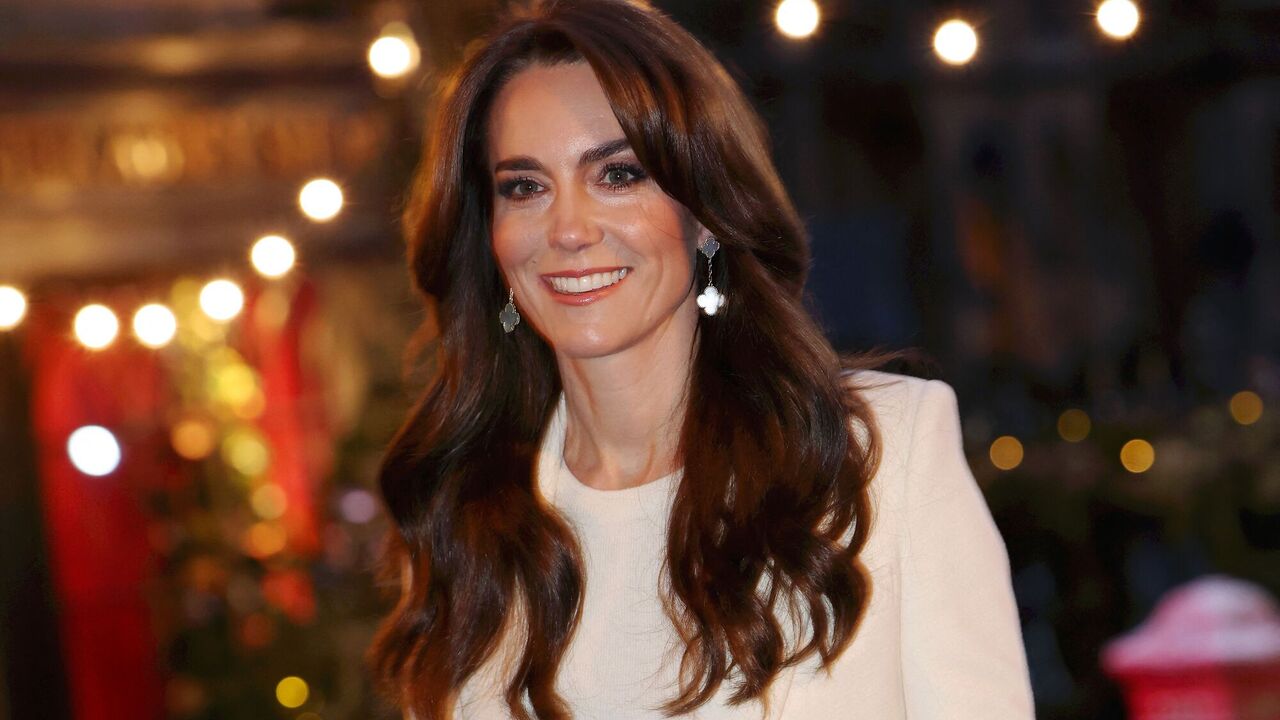 The new portrait of Kate Middleton on the cover of the magazine has confused fans of the royal family. Photo