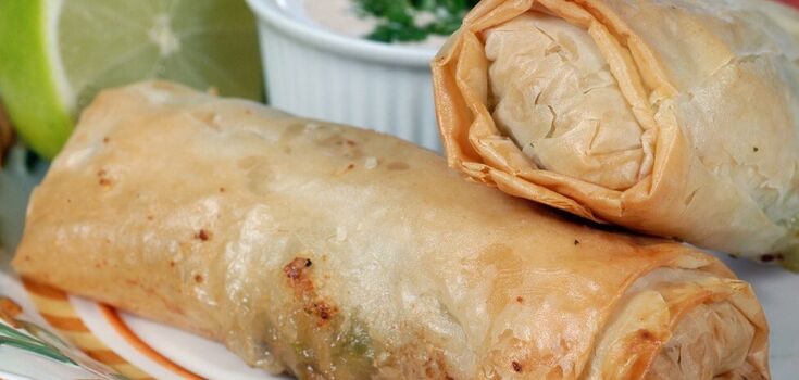 Crispy pita bread rolls with pita filling: just what you need for a snack