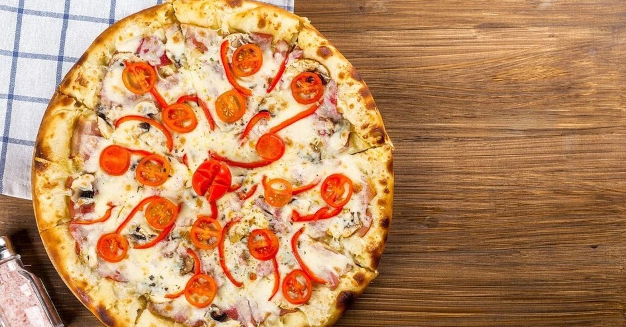 Restaurant pizza at home: you need to add ranch sauce