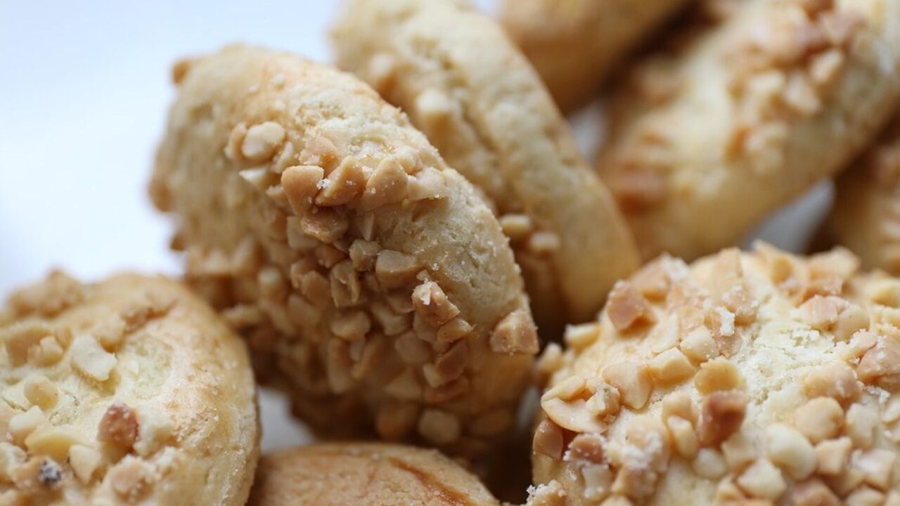 How to make peanut cookies in 15 minutes: a quick recipe