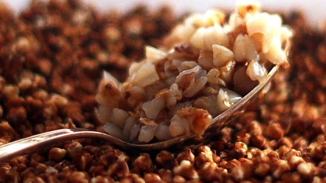 How to cook delicious buckwheat in a pan: it turns out very crumbly