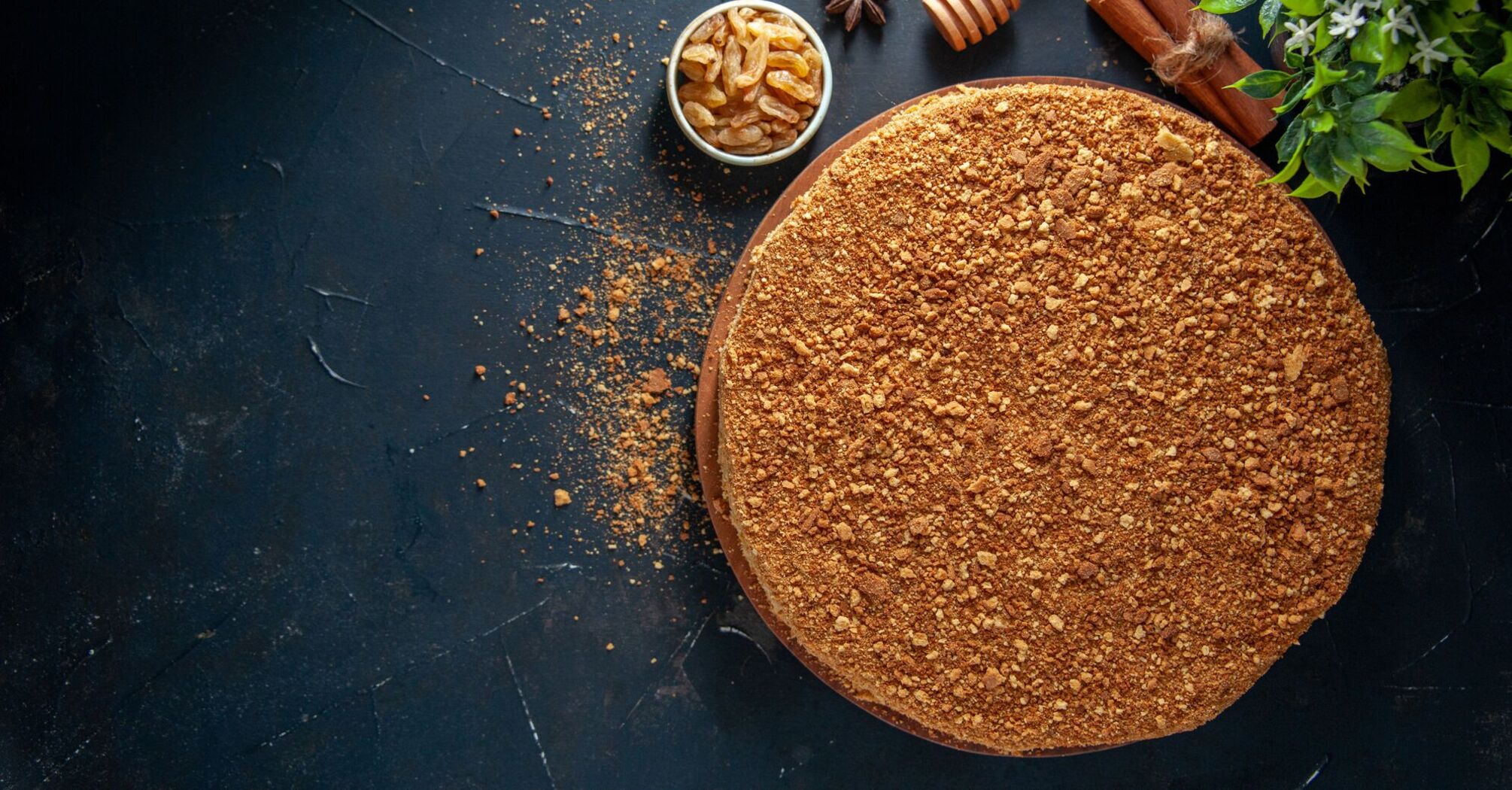 Lazy Honey cake with cherries in 12 minutes: how to make a delicious homemade cake