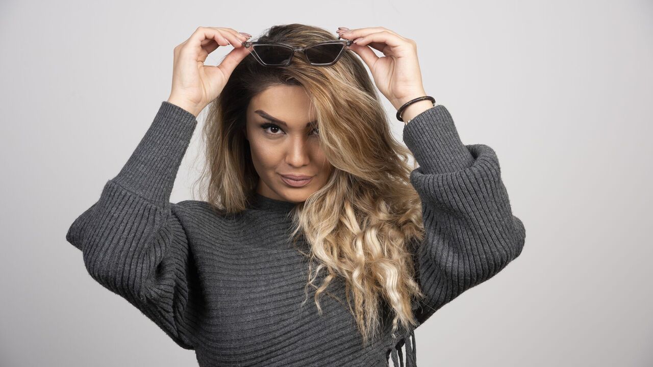 Reverse balayage. What is this hair coloring technique and why it is better to postpone it for the cold season
