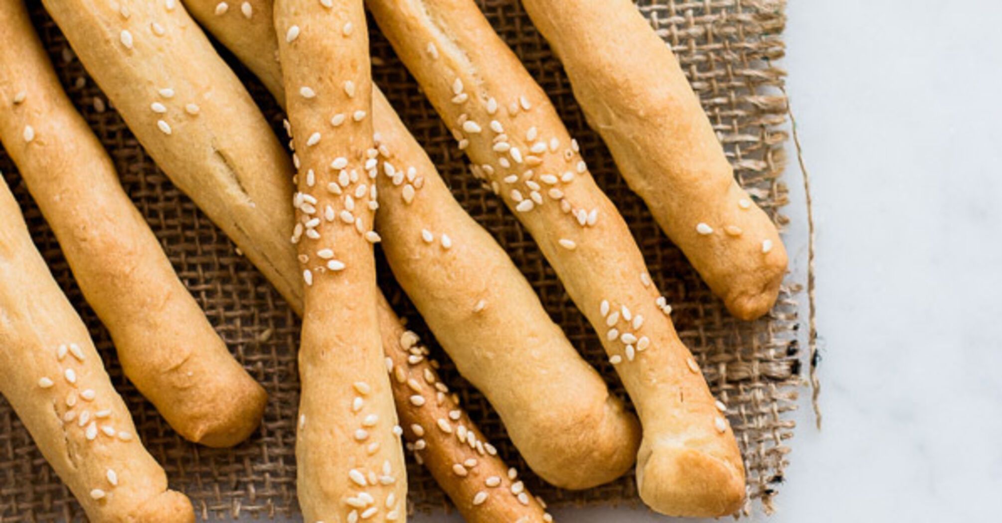 Crispy grissini sticks: how to make at home