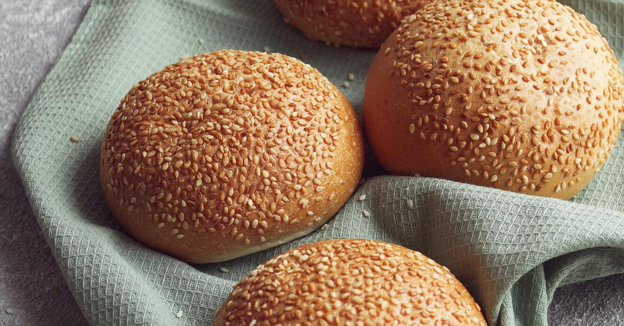 Puffy homemade buns for burgers: what dough will be the best