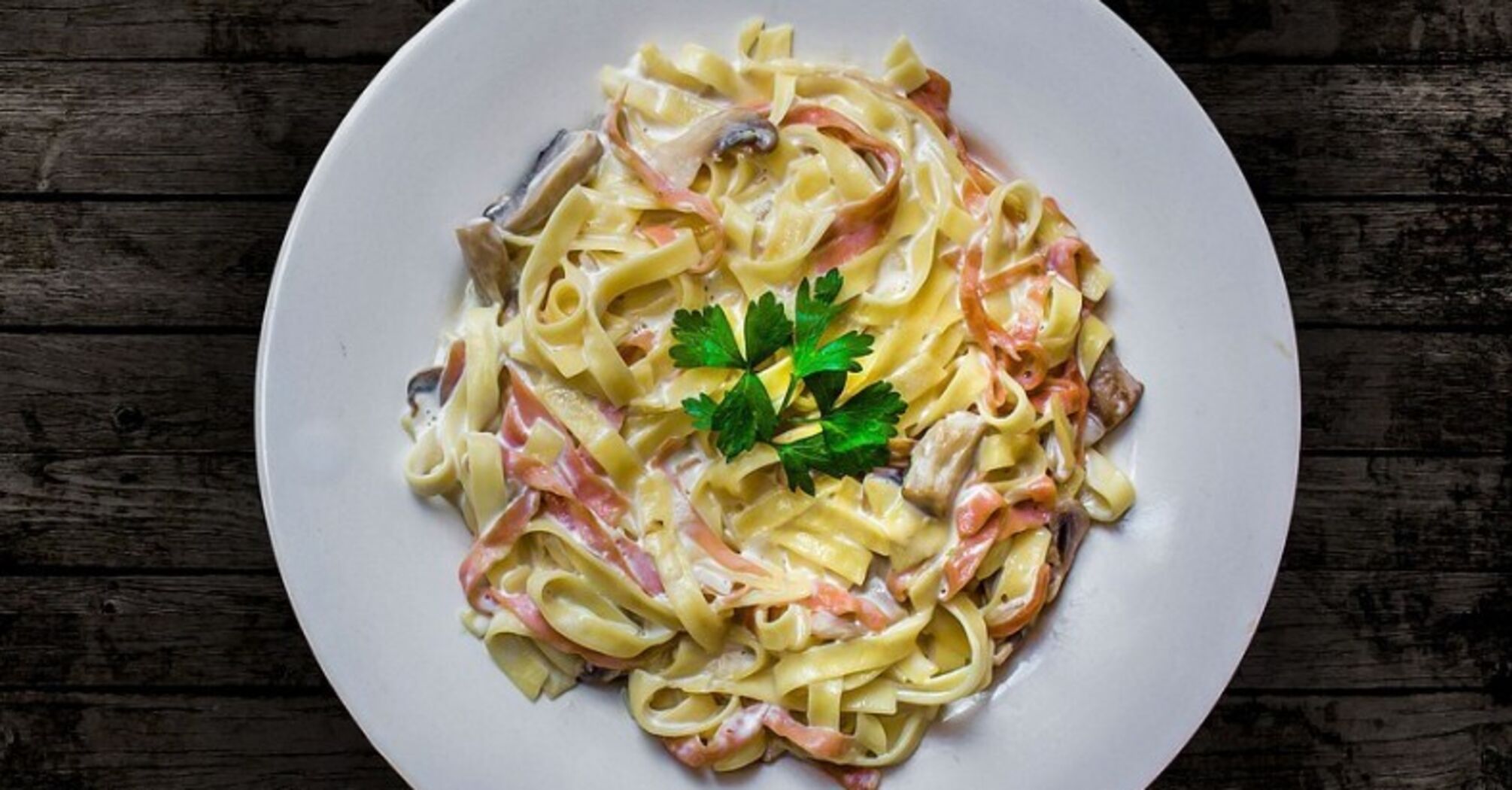Pasta carbonara without cream: how to replace an important ingredient
