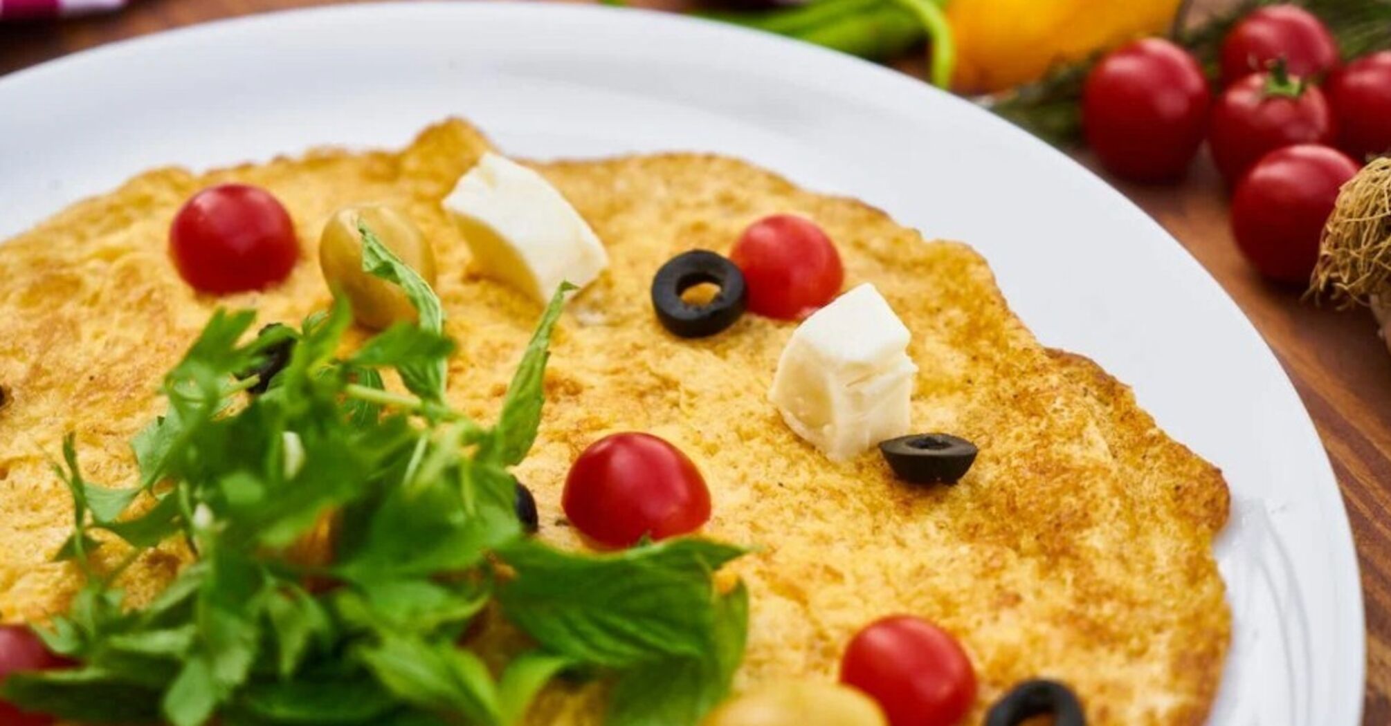 How to make a delicious and unusual omelet for breakfast: two ingredients that will change the dish