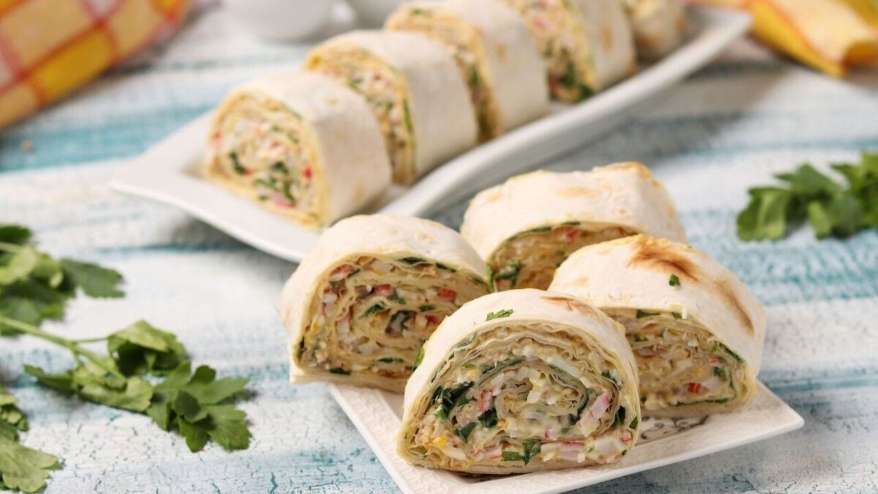 What 4 ingredients to wrap in pita bread: a budget and simple rolls option