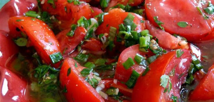 Quick pickled tomatoes instead of salads: you can eat in 30 minutes
