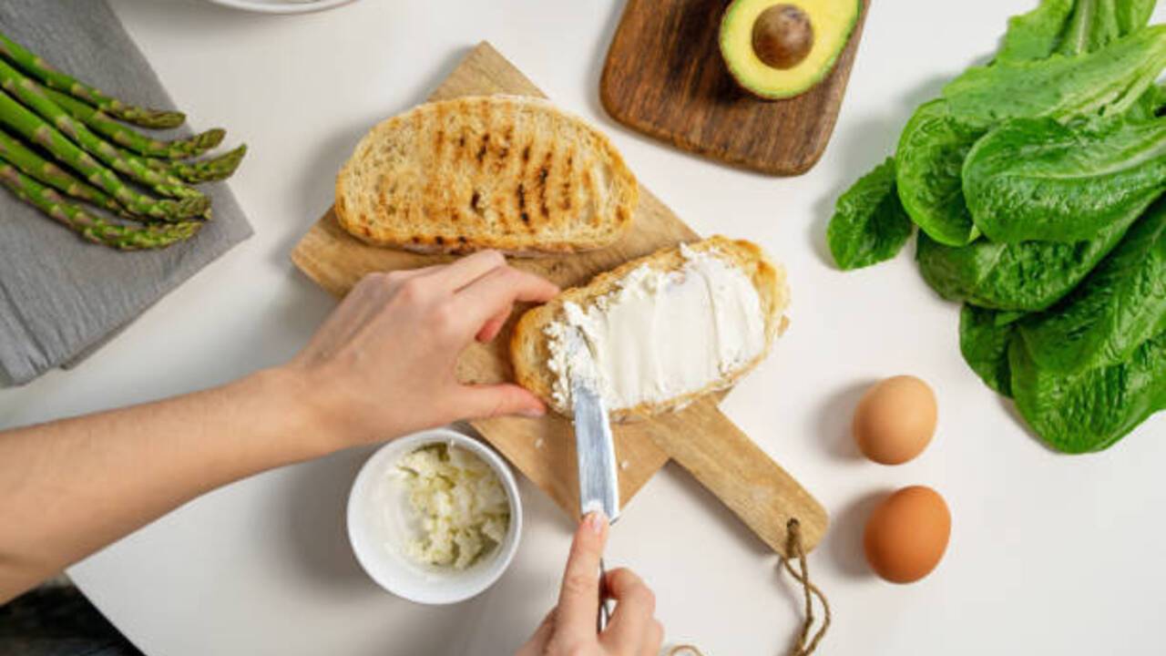 Perfect two-cheese cream cheese: you need only 4 ingredients