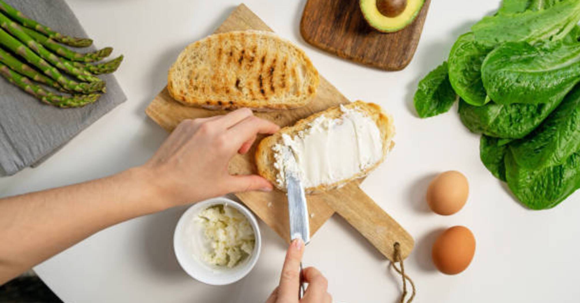 Basic homemade cream cheese: you need only 3 ingredients