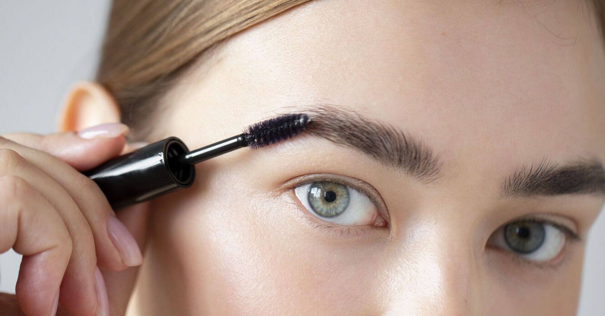 How to save money and get perfect eyebrows without a salon: life hack