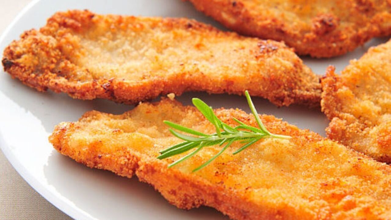 Chops that always turn out juicy: what to add to the dish