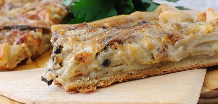 Tastier than pizza: how to make a salty galette with mushrooms and cheese