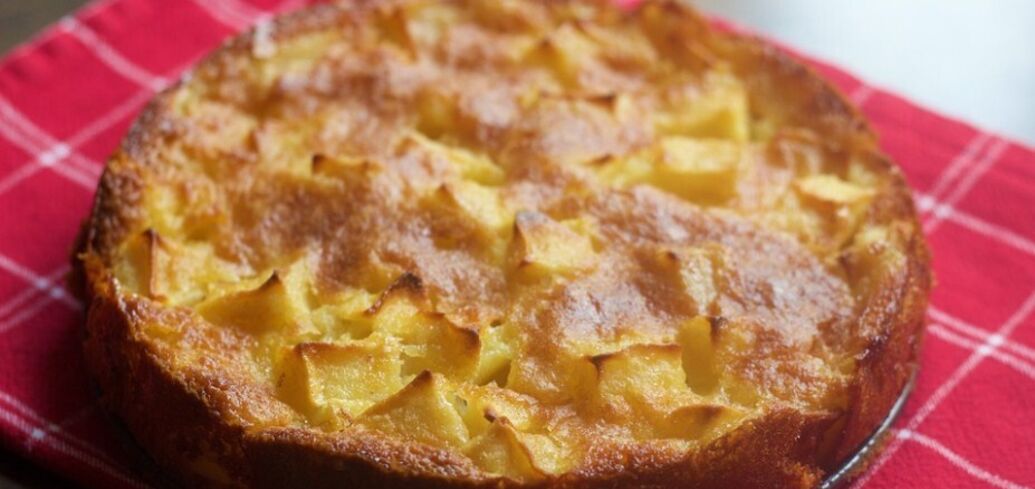 The most delicate Italian apple pie: little dough and lots of filling
