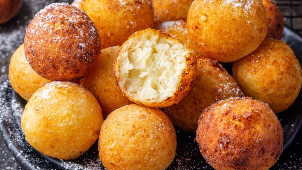 Fluffy cottage cheese doughnuts in 30 minutes: baking in a hurry