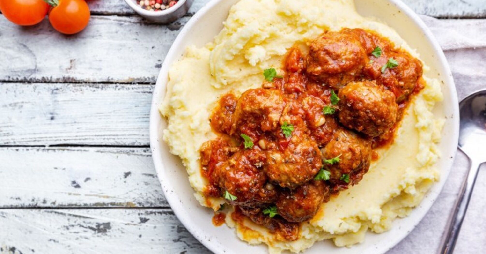 Tomato sauce for mashed potatoes, pasta, buckwheat and meatballs: cooks in 15 minutes