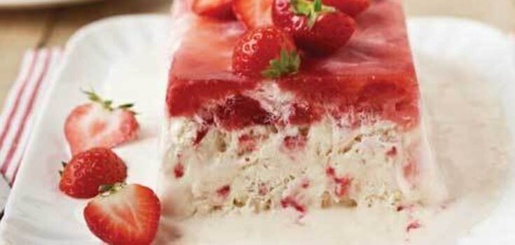 A real hit of the summer! How to make the Broken Glass dessert with fresh strawberries and grapes
