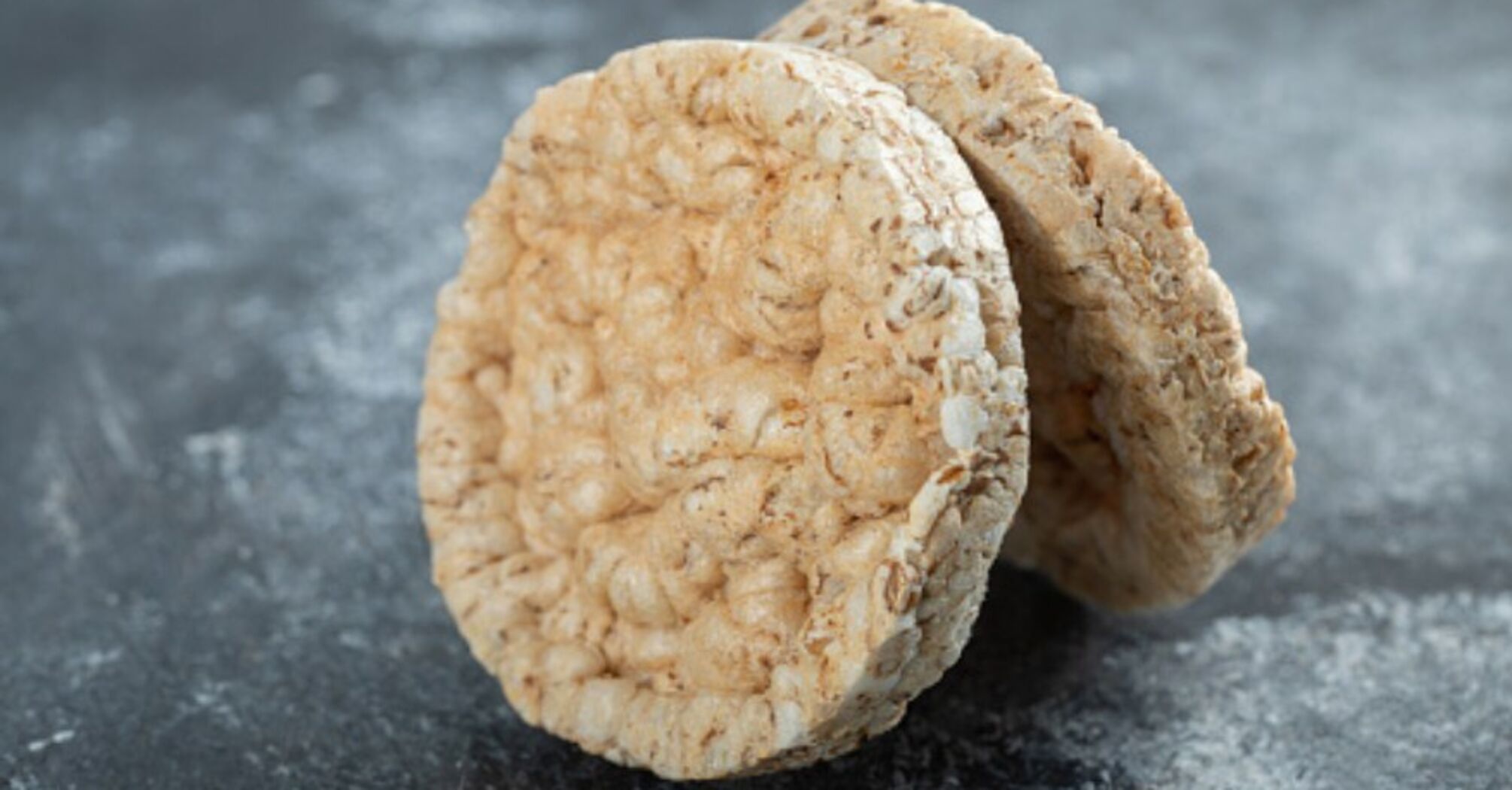 Rice cakes in chocolate: a low-calorie dessert in 10 minutes