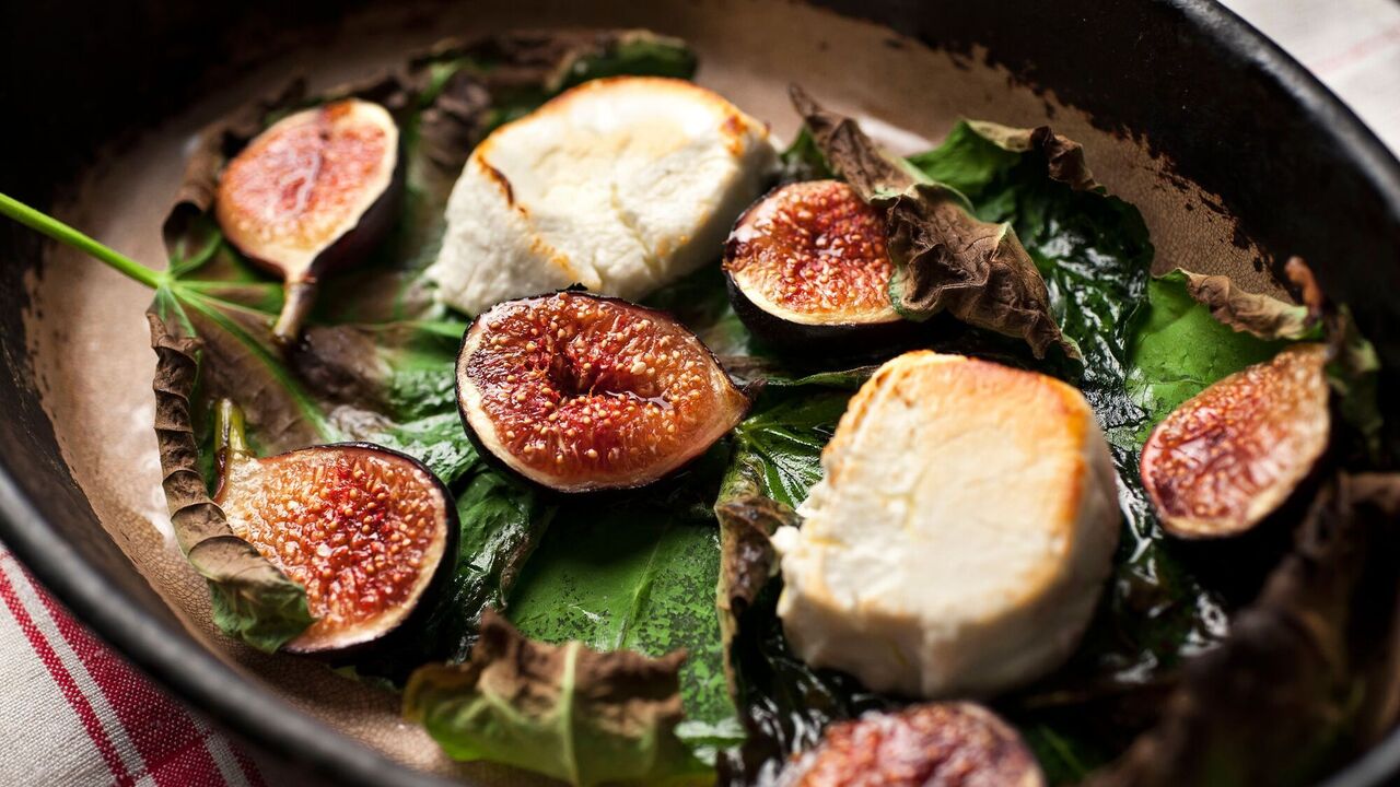 How to cook figs deliciously: an idea for a spectacular appetizer