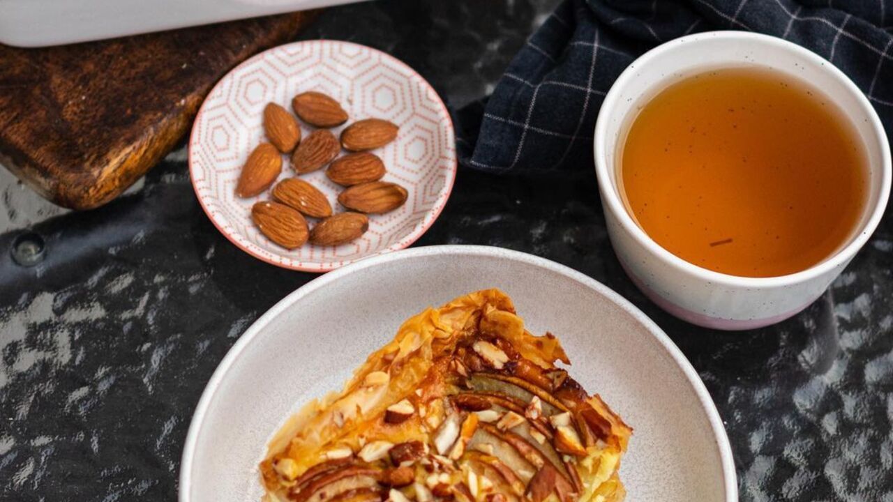Tart with pear