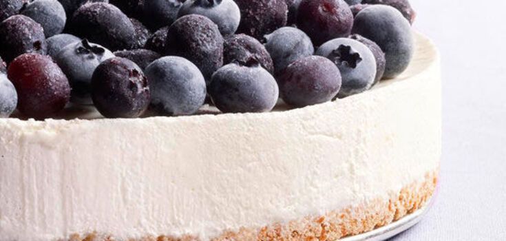 No-bake cheesecake with blueberries: freezes perfectly in the refrigerator