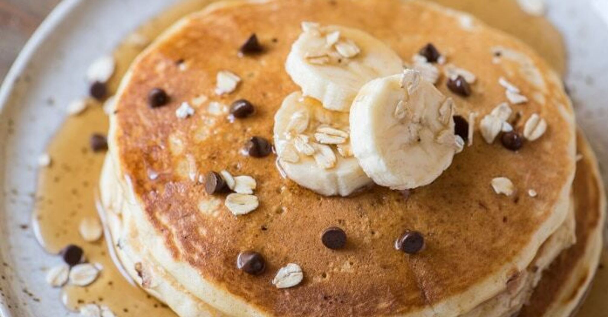 Much better than ordinary porridge: how to make a chocolate oatmeal pancake