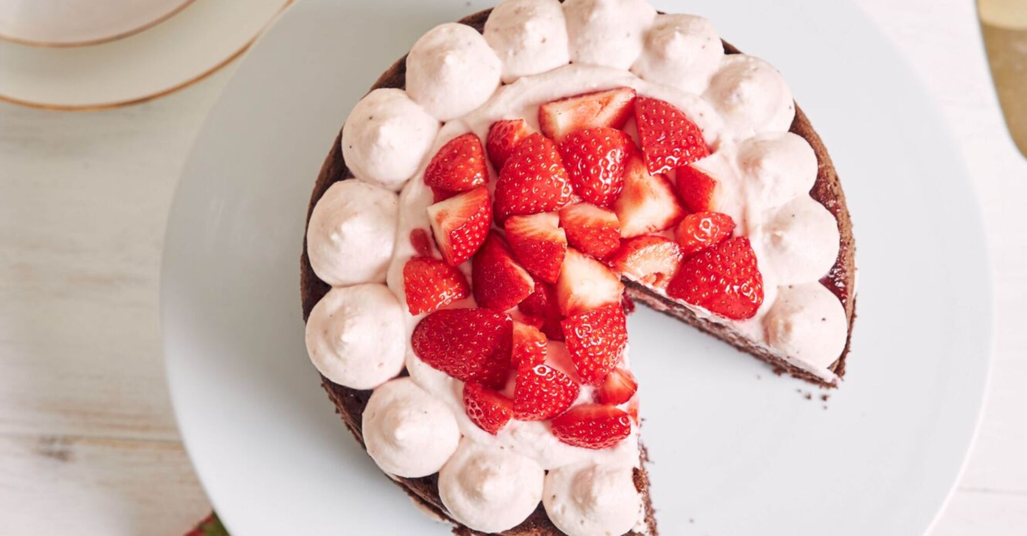Frisier cake: get a real strawberry delight
