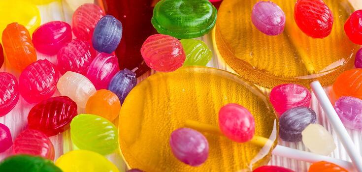 Lollipops on a stick: what to make colorful candies at home