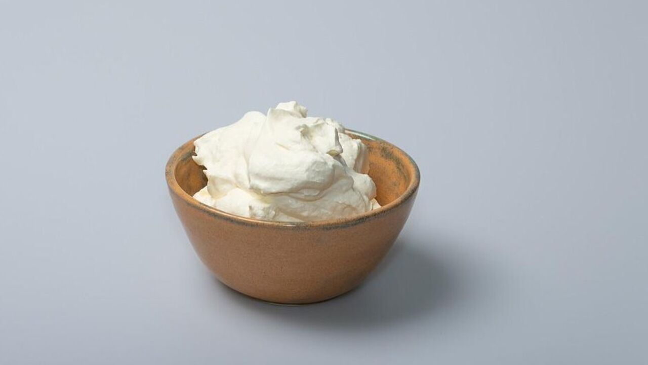 Can cream be replaced with sour cream: pastry chef's tips