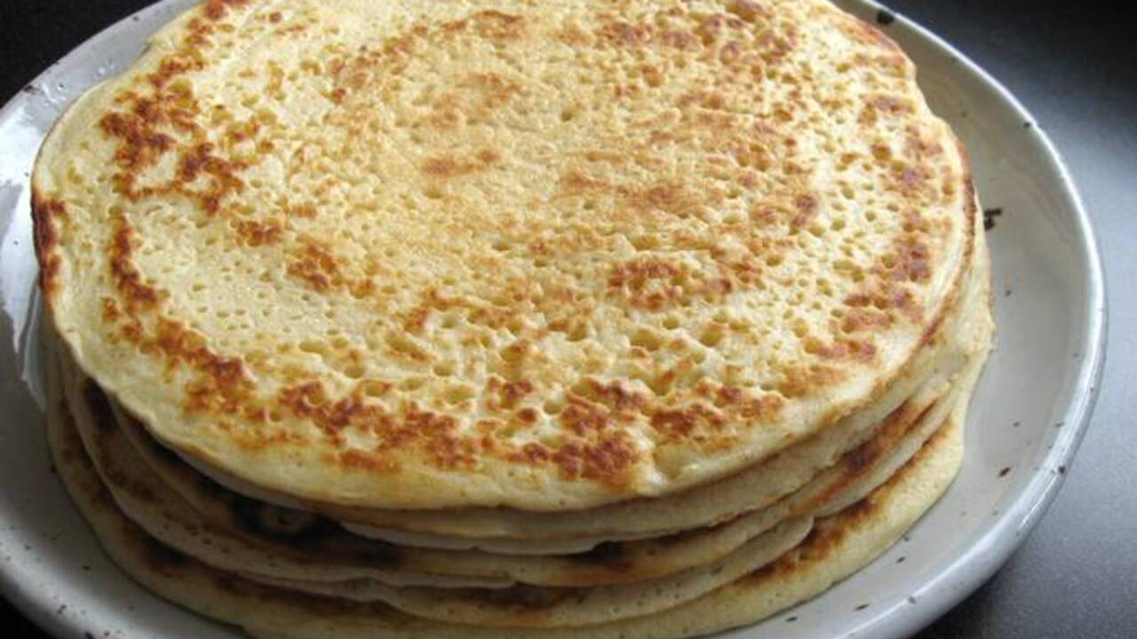 Basic cottage cheese cakes instead of pancakes: you can wrap any filling