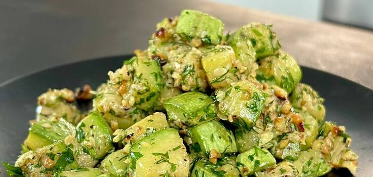 Spicy zucchini salad: what to combine with a delicious vegetable