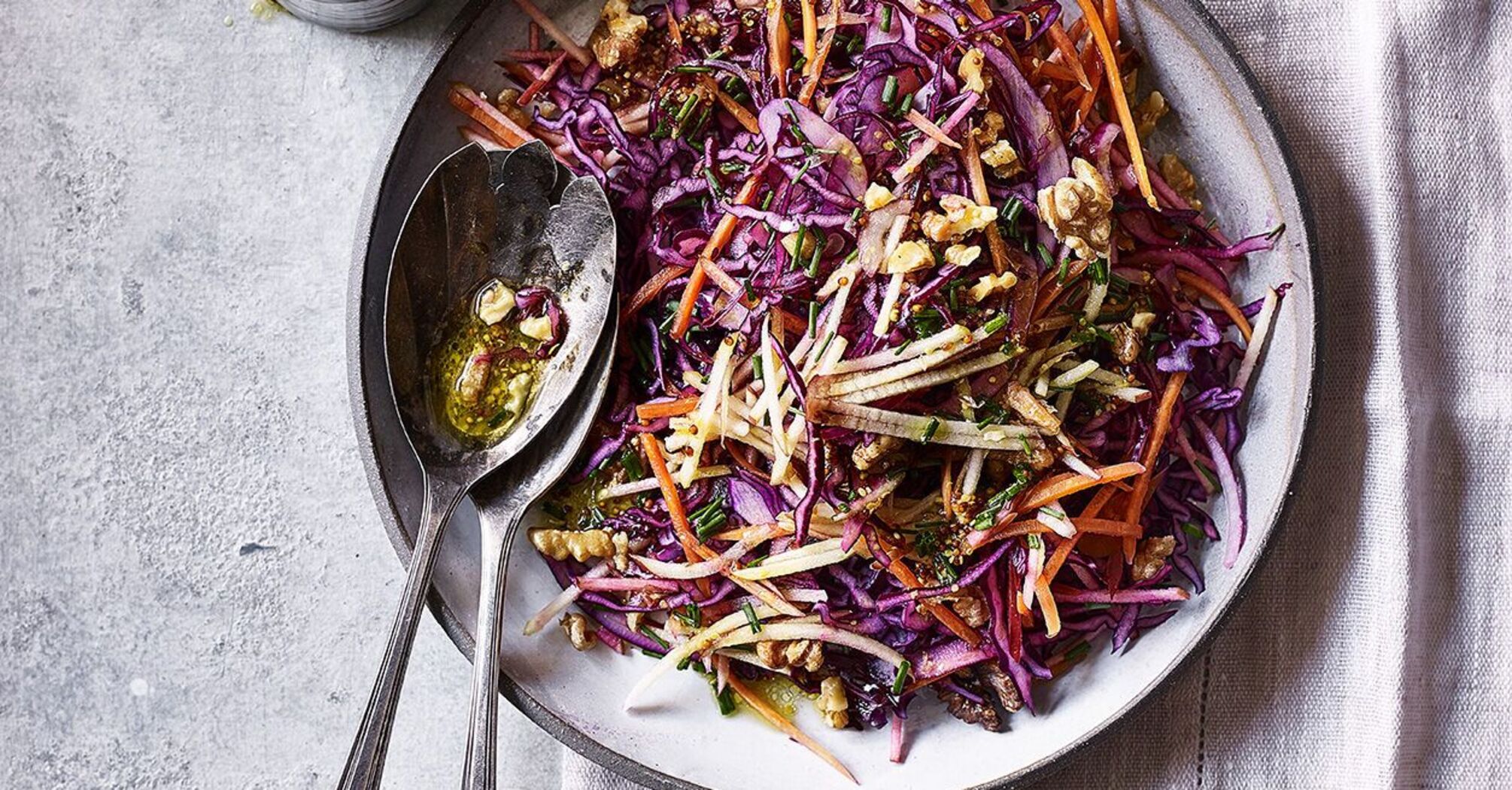 What vegetables and fruits to combine in one salad: a variant of a seasonal vitamin dish