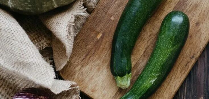 What to stew zucchini with: a budget dish option