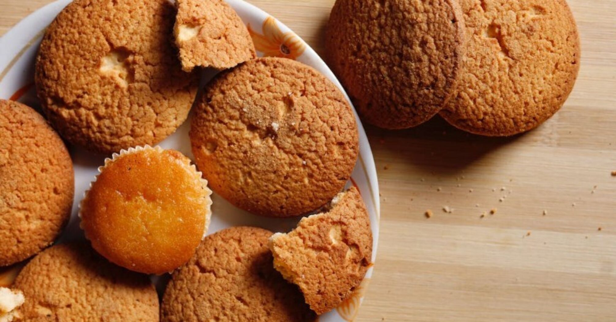 For breakfast and snacks for children: healthy oatmeal cookies without sugar and eggs